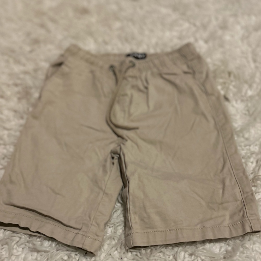 DKNY Boy’s Tan khaki Shorts 6 0332 flaw make offer